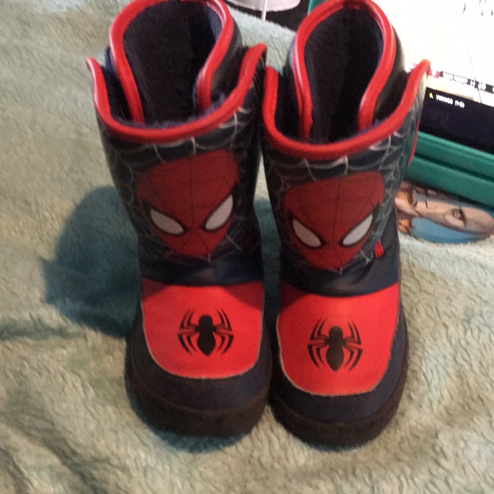 Spider-Man snow boots light up